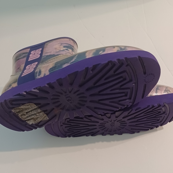 SOLD! Ugg Australia Waterproof boots - Picture 3 of 9